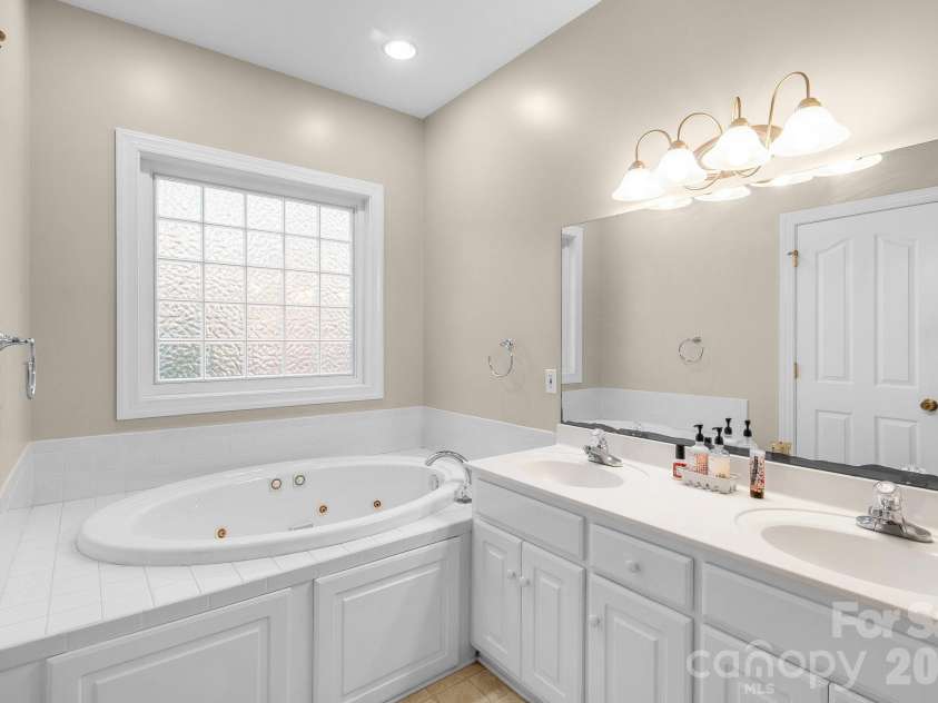 722 Canterbury Drive, Lancaster, SC 29720.  MLS# CAR4349697, YatesRealty ID 4553. 