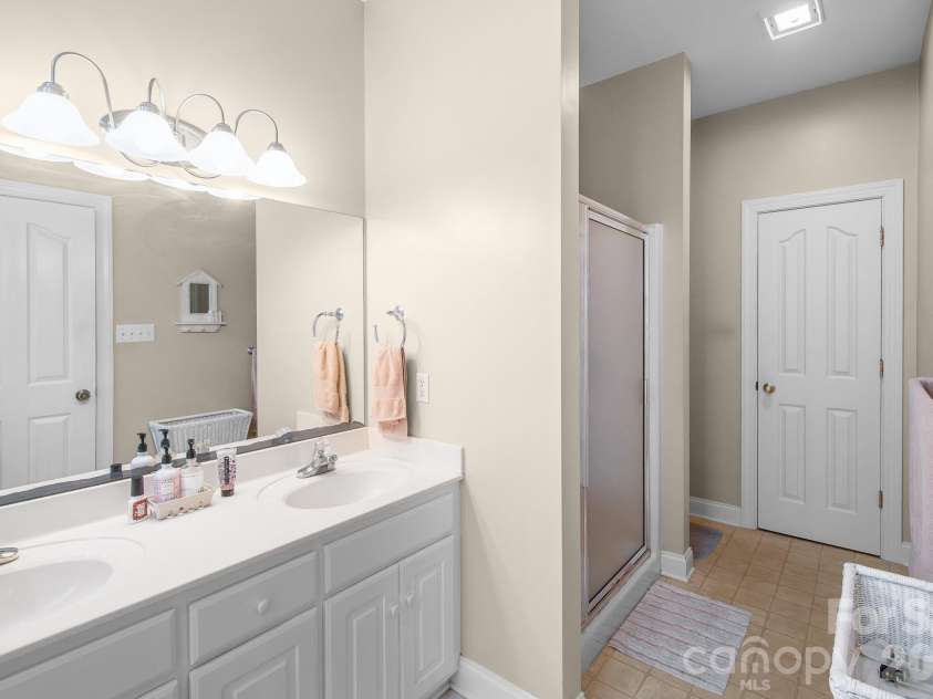 722 Canterbury Drive, Lancaster, SC 29720.  MLS# CAR4349697, YatesRealty ID 4553. 