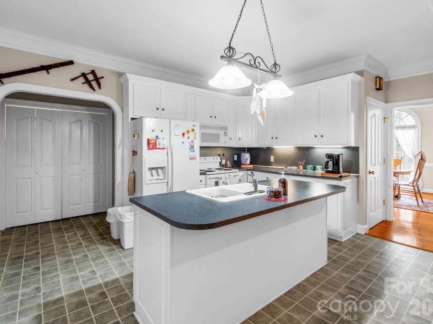 722 Canterbury Drive, Lancaster, SC 29720.  MLS# CAR4349697, YatesRealty ID 4553. 