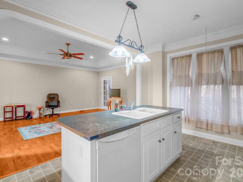 722 Canterbury Drive, Lancaster, SC 29720.  MLS# CAR4349697, YatesRealty ID 4553. 