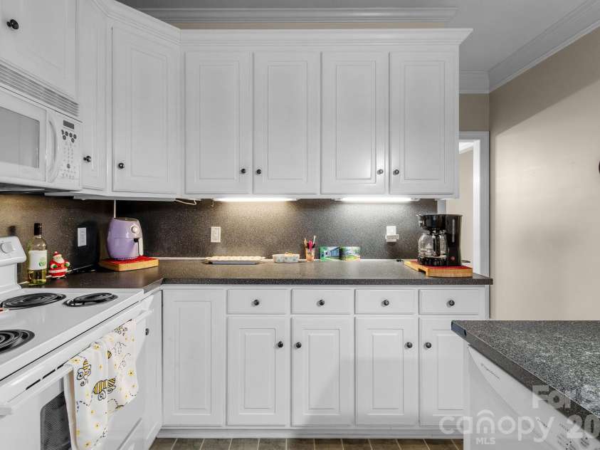 722 Canterbury Drive, Lancaster, SC 29720.  MLS# CAR4349697, YatesRealty ID 4553. 