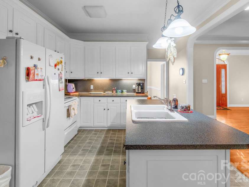 722 Canterbury Drive, Lancaster, SC 29720.  MLS# CAR4349697, YatesRealty ID 4553. 