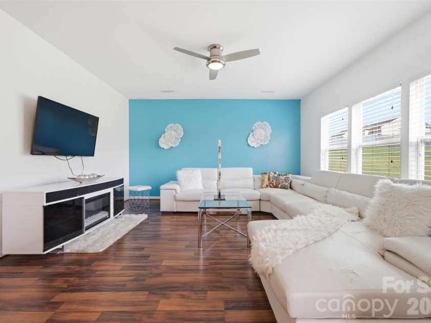 1991 Clear Brook Drive, Kannapolis, NC 28083.  MLS# CAR4416279, YatesRealty ID 45530. Family room