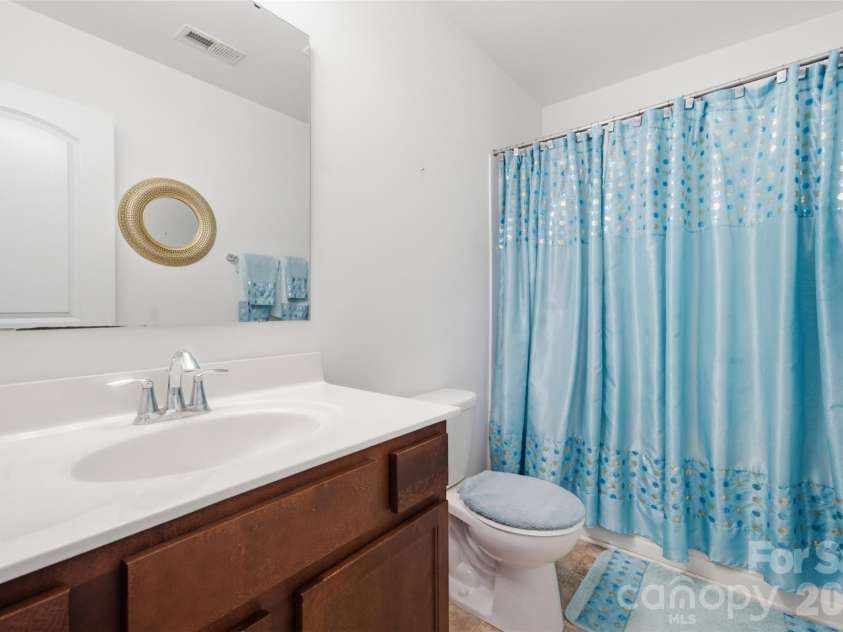 1991 Clear Brook Drive, Kannapolis, NC 28083.  MLS# CAR4416279, YatesRealty ID 45530. Hall bath