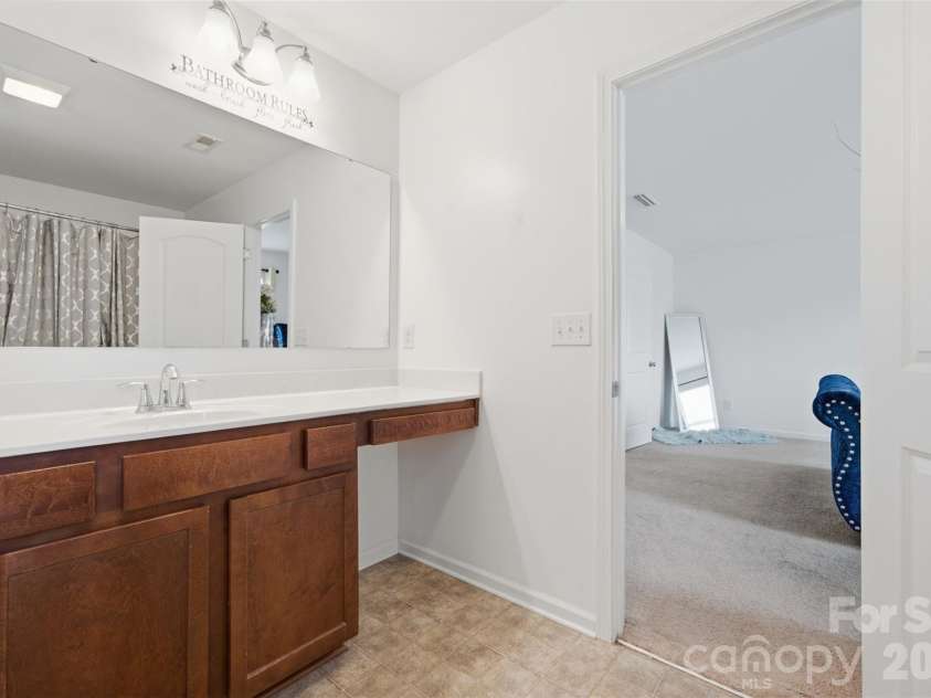 1991 Clear Brook Drive, Kannapolis, NC 28083.  MLS# CAR4416279, YatesRealty ID 45530. Primary bath