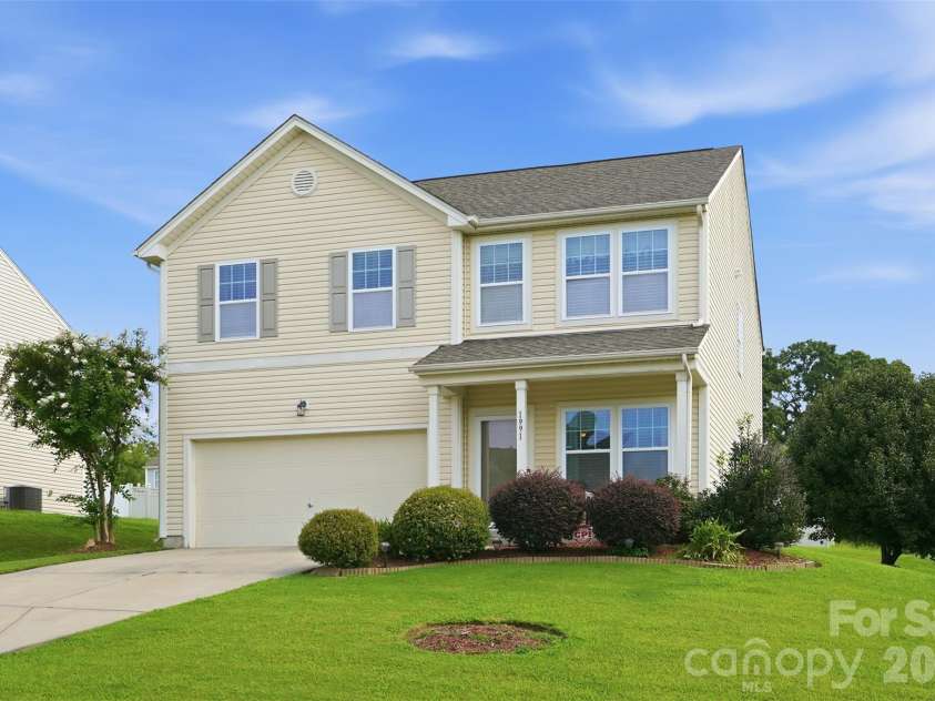 1991 Clear Brook Drive, Kannapolis, NC 28083.  MLS# CAR4416279, YatesRealty ID 45530. Welcome Home!