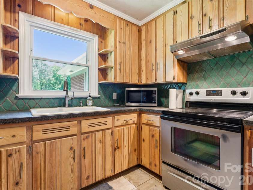 2305 Williams Road, Matthews, NC 28105.  MLS# CAR4416208, YatesRealty ID 45531. 
