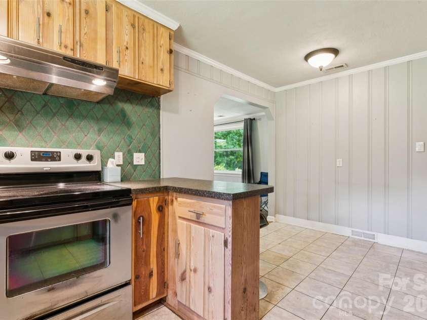 2305 Williams Road, Matthews, NC 28105.  MLS# CAR4416208, YatesRealty ID 45531. 