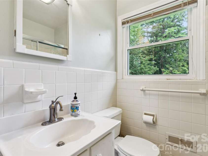 2305 Williams Road, Matthews, NC 28105.  MLS# CAR4416208, YatesRealty ID 45531. 