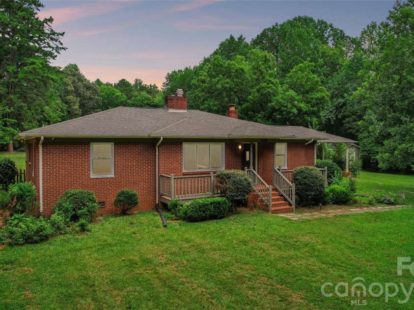 2305 Williams Road, Matthews, NC 28105.  MLS# CAR4416208, YatesRealty ID 45531. 