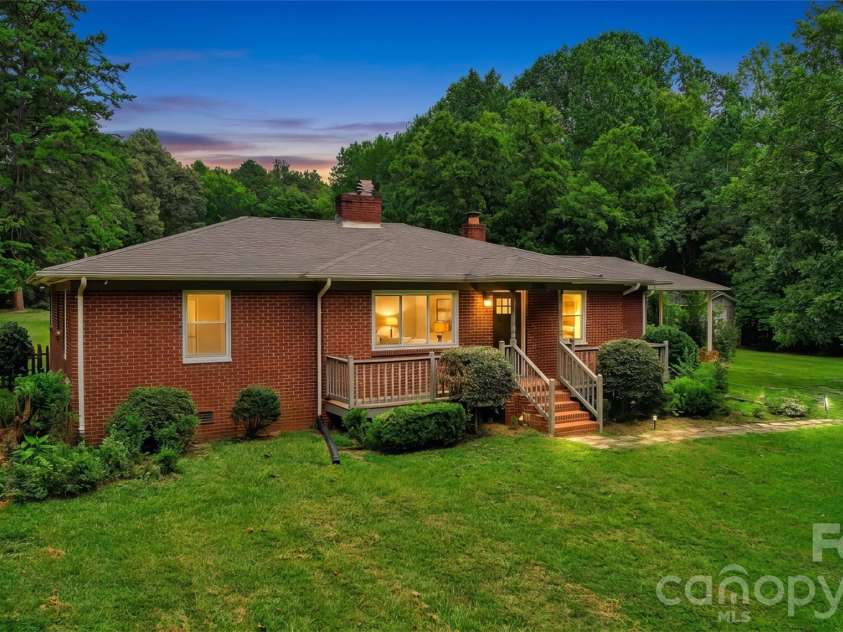 2305 Williams Road, Matthews, NC 28105.  MLS# CAR4416208, YatesRealty ID 45531. 