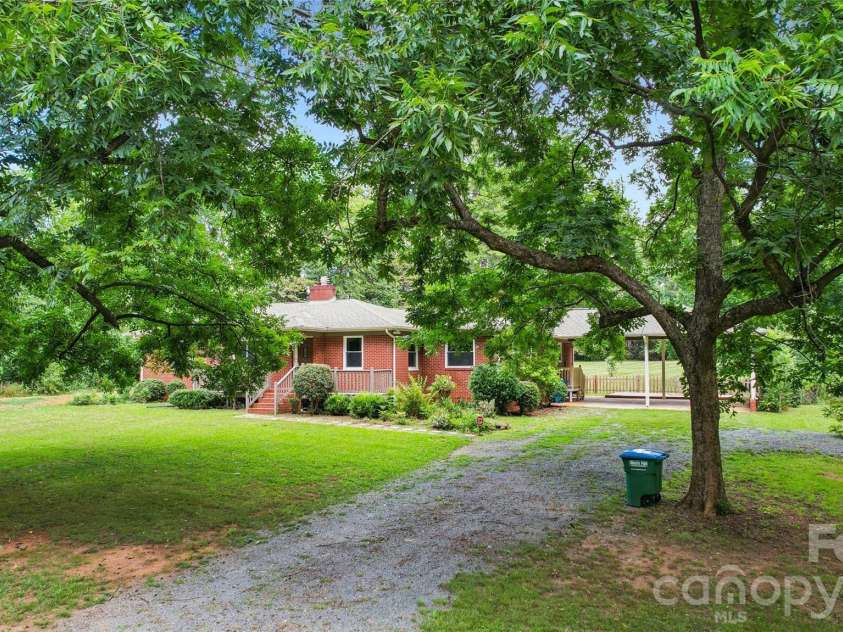 2305 Williams Road, Matthews, NC 28105.  MLS# CAR4416208, YatesRealty ID 45531. 