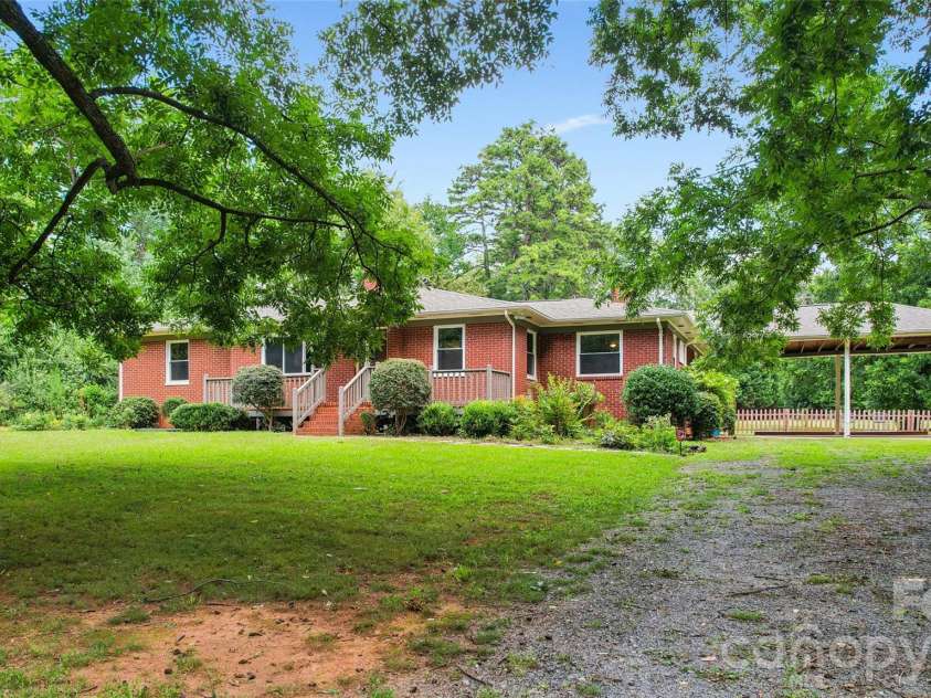 2305 Williams Road, Matthews, NC 28105.  MLS# CAR4416208, YatesRealty ID 45531. 