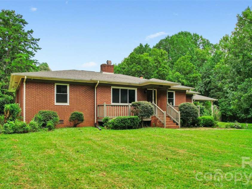 2305 Williams Road, Matthews, NC 28105.  MLS# CAR4416208, YatesRealty ID 45531. 