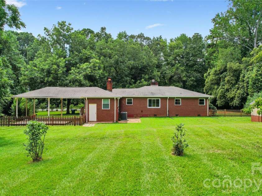 2305 Williams Road, Matthews, NC 28105.  MLS# CAR4416208, YatesRealty ID 45531. Fenced yard