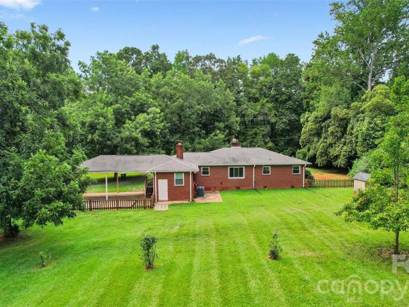 2305 Williams Road, Matthews, NC 28105.  MLS# CAR4416208, YatesRealty ID 45531. Fenced yard