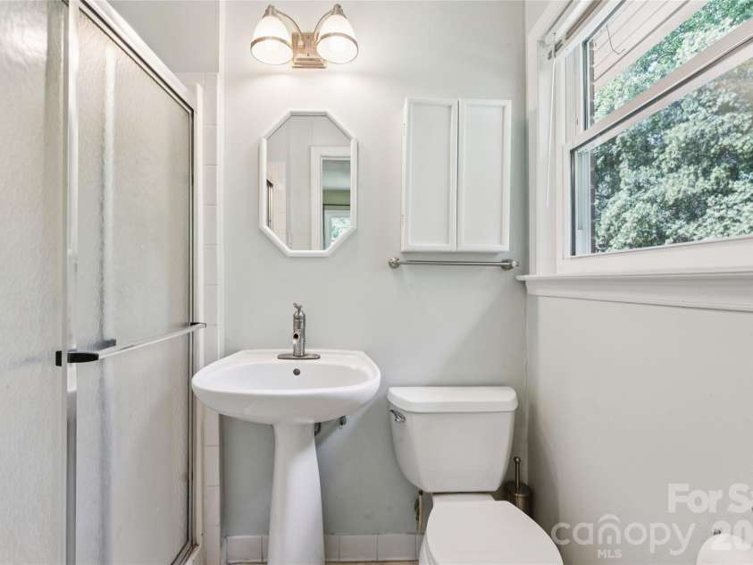 2305 Williams Road, Matthews, NC 28105.  MLS# CAR4416208, YatesRealty ID 45531. Full En Suite Bath