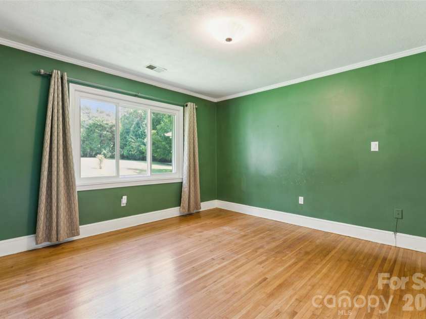 2305 Williams Road, Matthews, NC 28105.  MLS# CAR4416208, YatesRealty ID 45531. Large window that overlooks back yard!