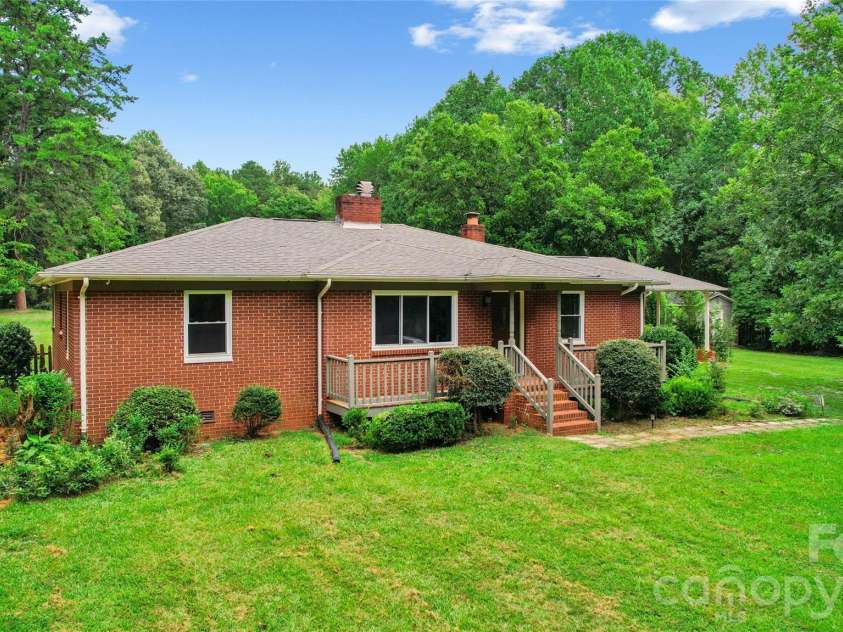 2305 Williams Road, Matthews, NC 28105.  MLS# CAR4416208, YatesRealty ID 45531. Welcome Home