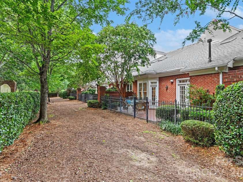 7526 Bluestar Lane, Charlotte, NC 28226.  MLS# CAR4415270, YatesRealty ID 45532. 