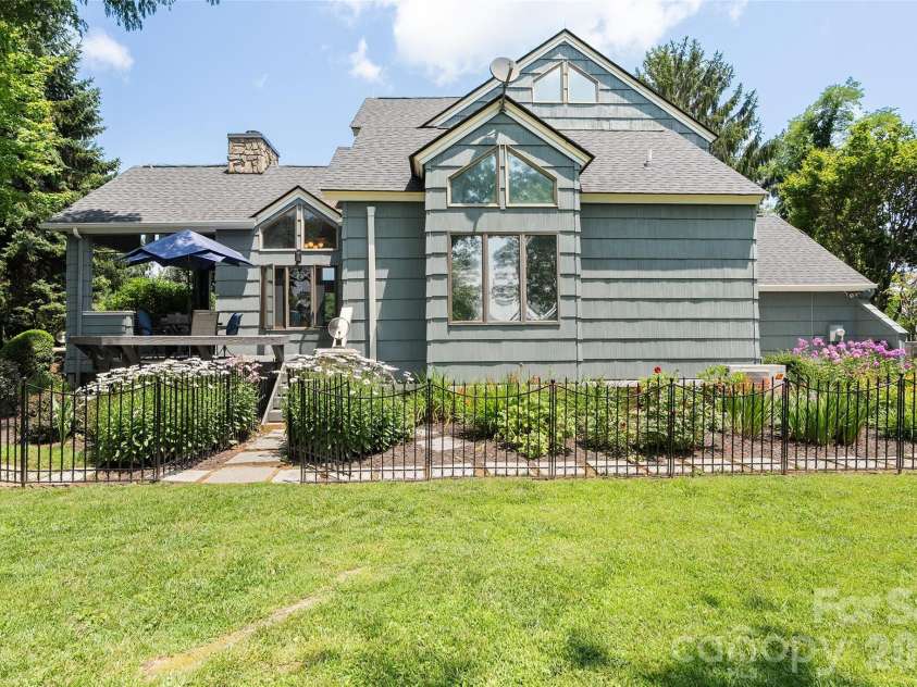 80 Strickland Drive, Waynesville, NC 28785.  MLS# CAR4408965, YatesRealty ID 45534. 
