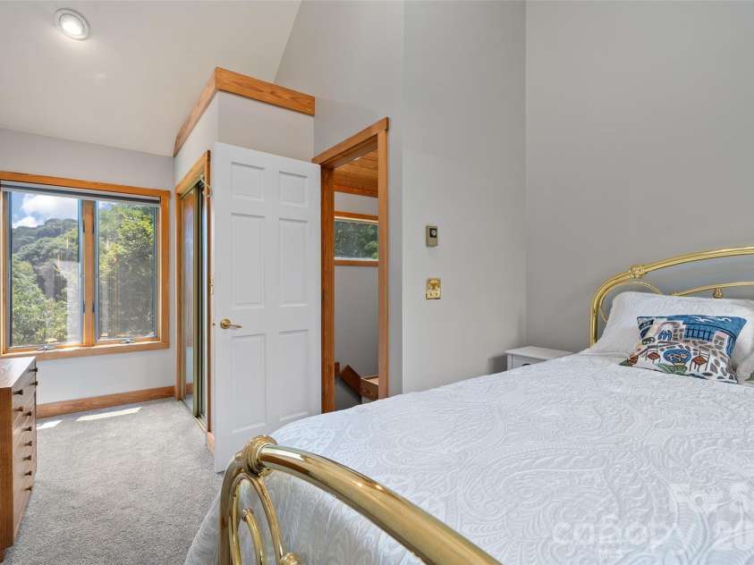 80 Strickland Drive, Waynesville, NC 28785.  MLS# CAR4408965, YatesRealty ID 45534. 