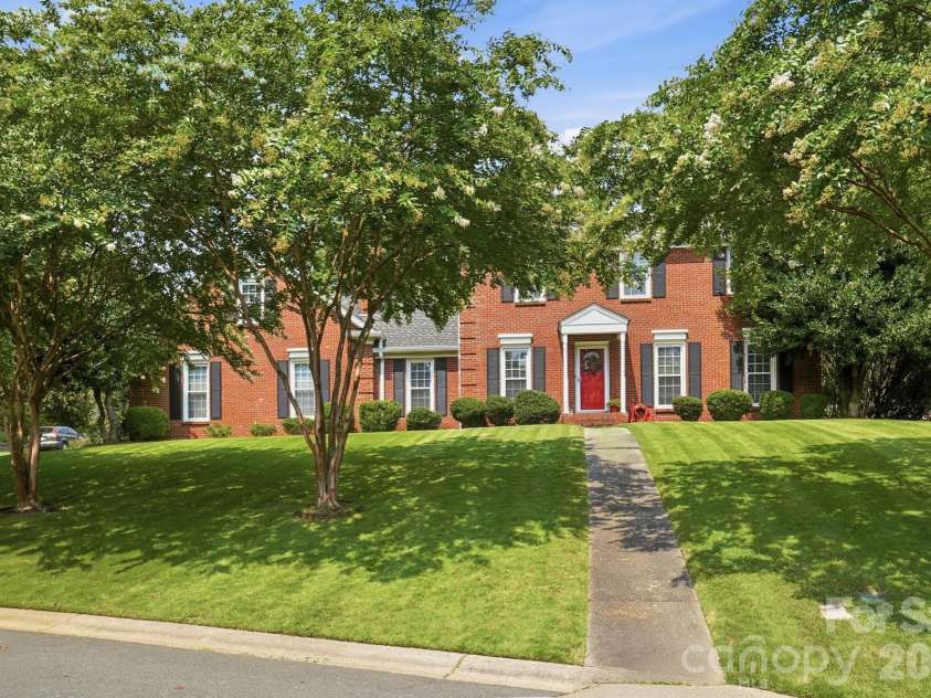 201 Wainsley Place, Matthews, NC 28105.  MLS# CAR4407896, YatesRealty ID 45535. Front Yard, Exterior