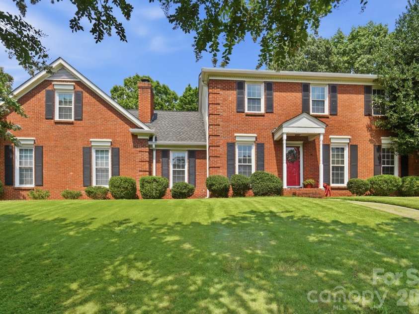201 Wainsley Place, Matthews, NC 28105.  MLS# CAR4407896, YatesRealty ID 45535. Welcome Home!