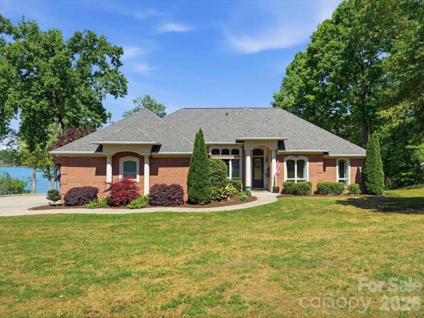 154 Quail Hollow Drive, Kings Mountain, NC 28086.  MLS# CAR4371470, YatesRealty ID 45536. 