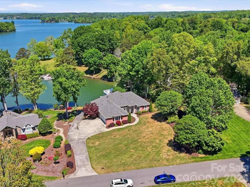 154 Quail Hollow Drive, Kings Mountain, NC 28086.  MLS# CAR4371470, YatesRealty ID 45536. 