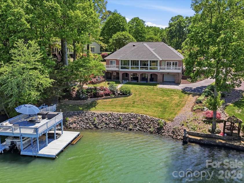 154 Quail Hollow Drive, Kings Mountain, NC 28086.  MLS# CAR4371470, YatesRealty ID 45536. 