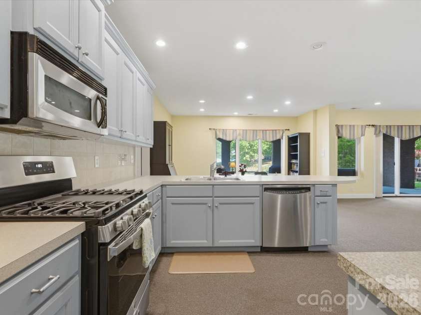 154 Quail Hollow Drive, Kings Mountain, NC 28086.  MLS# CAR4371470, YatesRealty ID 45536. 