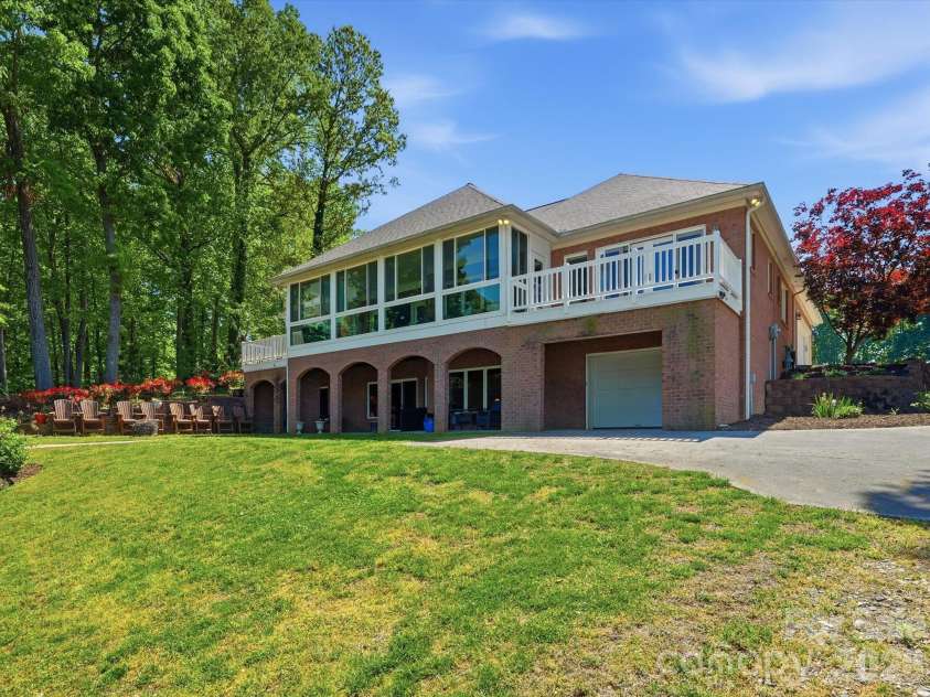 154 Quail Hollow Drive, Kings Mountain, NC 28086.  MLS# CAR4371470, YatesRealty ID 45536. 
