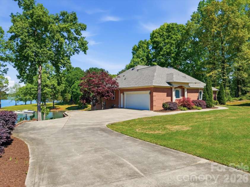 154 Quail Hollow Drive, Kings Mountain, NC 28086.  MLS# CAR4371470, YatesRealty ID 45536. 