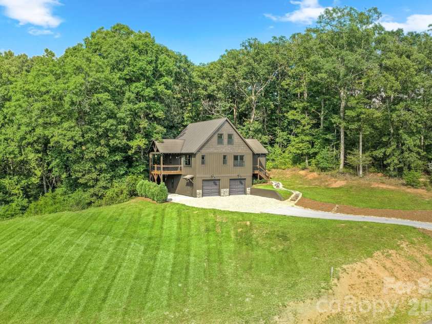 340 Porter Creek Drive, Franklin, NC 28734.  MLS# CAR4416379, YatesRealty ID 45537. 
