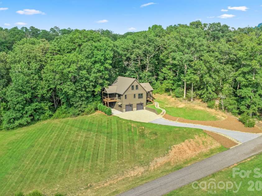 340 Porter Creek Drive, Franklin, NC 28734.  MLS# CAR4416379, YatesRealty ID 45537. 