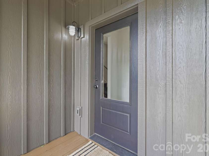 340 Porter Creek Drive, Franklin, NC 28734.  MLS# CAR4416379, YatesRealty ID 45537. 