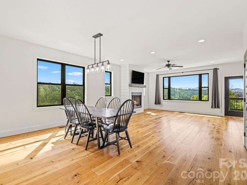 340 Porter Creek Drive, Franklin, NC 28734.  MLS# CAR4416379, YatesRealty ID 45537. 