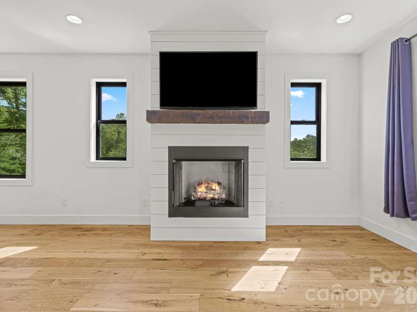 340 Porter Creek Drive, Franklin, NC 28734.  MLS# CAR4416379, YatesRealty ID 45537. 