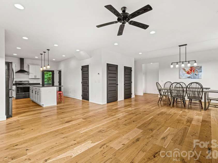 340 Porter Creek Drive, Franklin, NC 28734.  MLS# CAR4416379, YatesRealty ID 45537. 