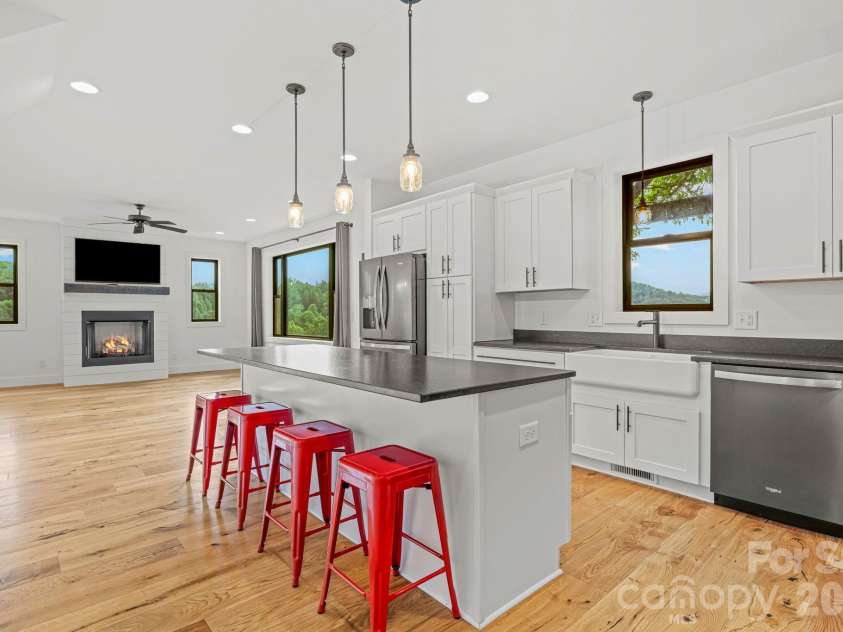 340 Porter Creek Drive, Franklin, NC 28734.  MLS# CAR4416379, YatesRealty ID 45537. 
