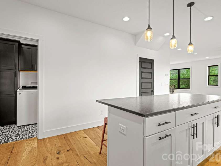 340 Porter Creek Drive, Franklin, NC 28734.  MLS# CAR4416379, YatesRealty ID 45537. 