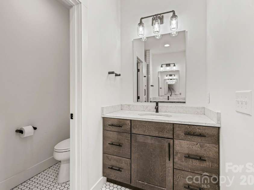 340 Porter Creek Drive, Franklin, NC 28734.  MLS# CAR4416379, YatesRealty ID 45537. 