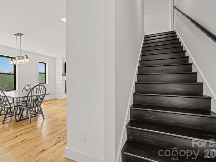 340 Porter Creek Drive, Franklin, NC 28734.  MLS# CAR4416379, YatesRealty ID 45537. 