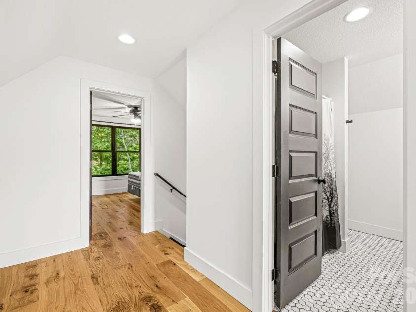 340 Porter Creek Drive, Franklin, NC 28734.  MLS# CAR4416379, YatesRealty ID 45537. 