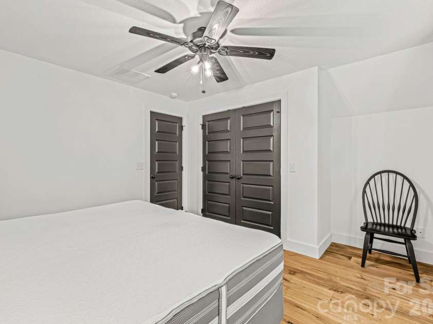 340 Porter Creek Drive, Franklin, NC 28734.  MLS# CAR4416379, YatesRealty ID 45537. 