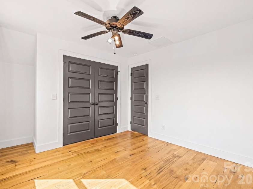 340 Porter Creek Drive, Franklin, NC 28734.  MLS# CAR4416379, YatesRealty ID 45537. 