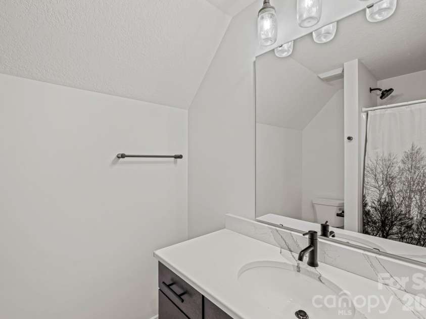 340 Porter Creek Drive, Franklin, NC 28734.  MLS# CAR4416379, YatesRealty ID 45537. 