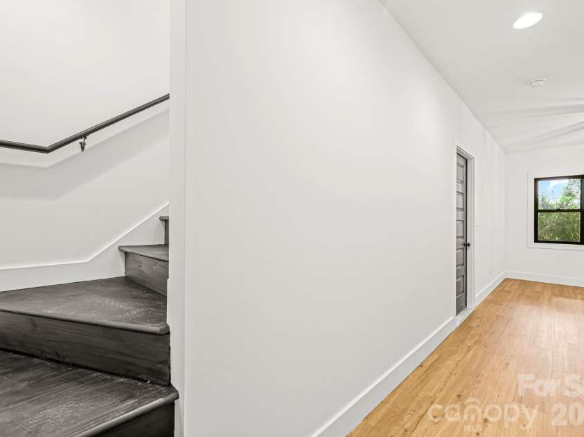 340 Porter Creek Drive, Franklin, NC 28734.  MLS# CAR4416379, YatesRealty ID 45537. 