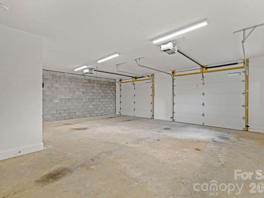 340 Porter Creek Drive, Franklin, NC 28734.  MLS# CAR4416379, YatesRealty ID 45537. 